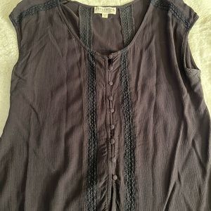 Black sleeveless shirt